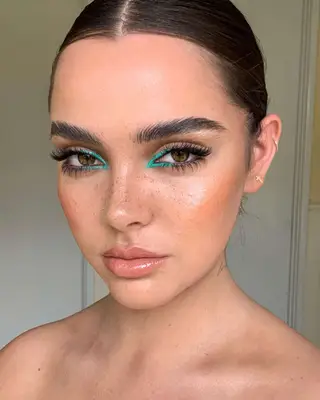 Blue inner corner eyeliner 