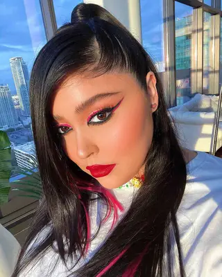 Pink wing eyeliner on priscilla ono