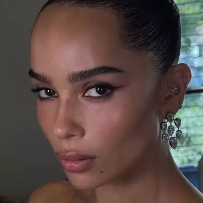 Zoe Kravitz with contoured cheeks