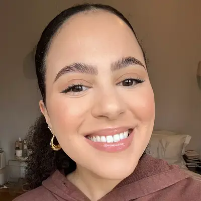 Star Donaldson from MYM Beauty trying Tower 28