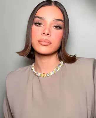 Hailee Steinfeld wears a light grey smoky eyeshadow look with nude lips