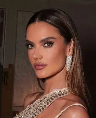 Alessandra Ambrosio wears a soft glam makeup look