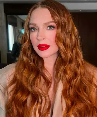Lindsay Lohan wears bold red lipstick 