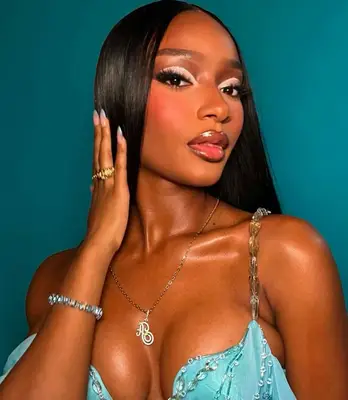 Ayra Starr wears visible white matte eyeshadow and glossy lips