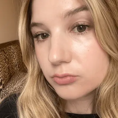 Bella wears Too Faced Ribbon Wrap Mascara