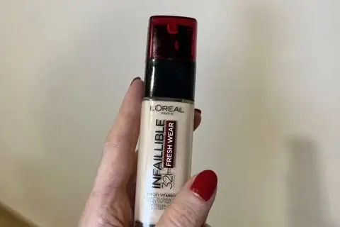 A person applying Maybelline SuperStay Matte Ink Liquid Lipstick on their lips