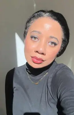 MYM Beauty editor wearing Makeup by Mario eyeshadow