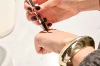 Person tests Fenty Beauty Flyliner Longwear Liquid Eyeliner in Cuz I