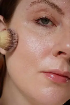 A maneira certa de contornar uma aparência levantada e esculpida, de acordo com Muas