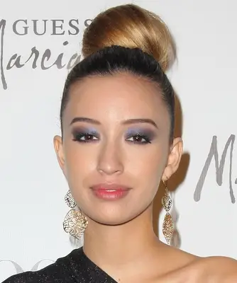 A holographic eyeshadow look