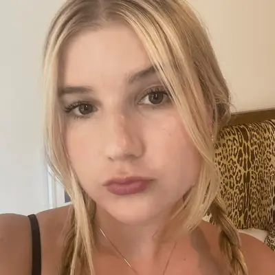 Bella wearing Glossier Stretch Foundation