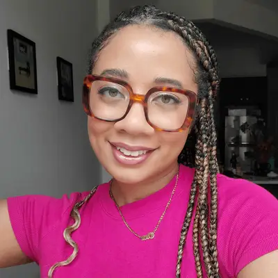 Eden wearing the Glossier Stretch Foundation