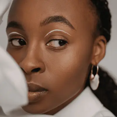 How to Use White Eyeliner Geometric Ariana Grande