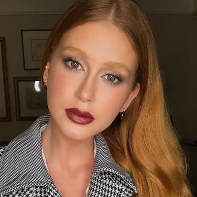 Marina Ruy Barbosa wears berry lipstick and subtle shimmer eyeshadow