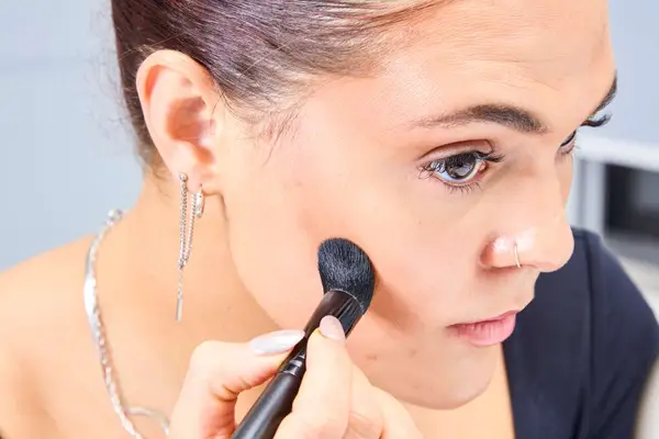 A person applies the Glo Skin Contour Kit