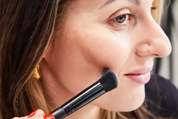 A person applies the Smashbox The Cali Contour Face Palette