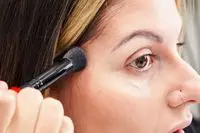 A person applies the Smashbox The Cali Contour Face Palette