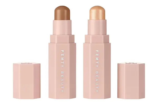 A person applies the MAC Cosmetics Studio Fix Sculpt and Shape Contour Palette