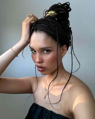 Model Nara Smith with rosy makeup on her nose and cheeks