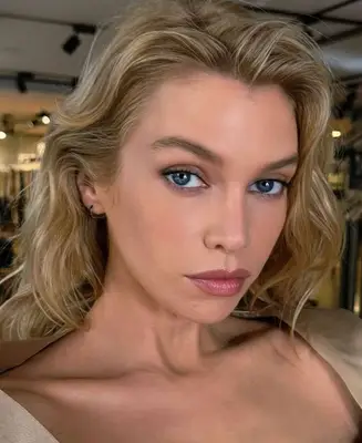 woman wearing a subtle smoky eye and pink lips