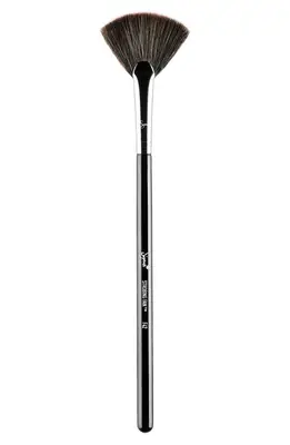 It Cosmetics Heavenly Luxe You Sculpted! Contour & Highlight Brush #18