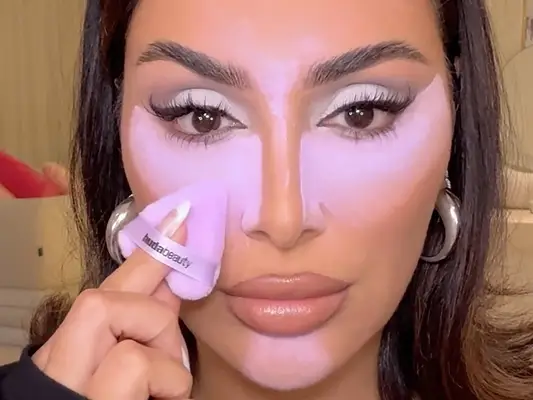 Come scegliere il giusto colore in polvere per cerchi scuri ostinati (e altro)