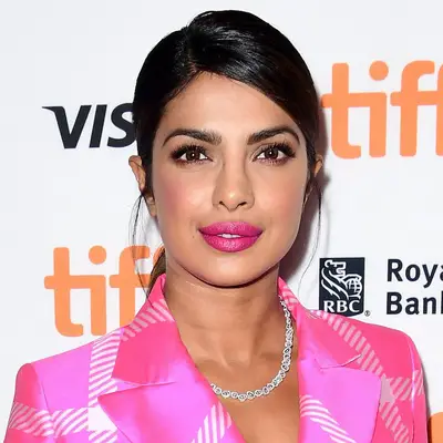 Bold Makeup Looks Pink Lipstick Priyanka Chopra
