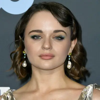 Bold Makeup Looks Emerald Green Eyeshadow Joey King
