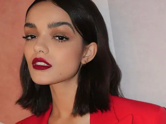 Close up of the actor Rachel Zegler with red lips and full lashes