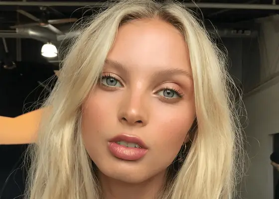 14 façons de porter un fard à paupières nu, du glamour de tous les jours aux looks dramatiques