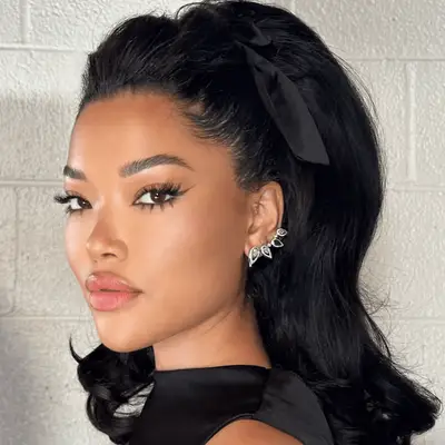 blue and teal eyeliner