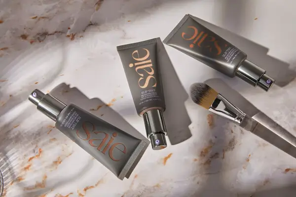 Huda Beauty GloWish Multidew Vegan Skin Tint Foundation