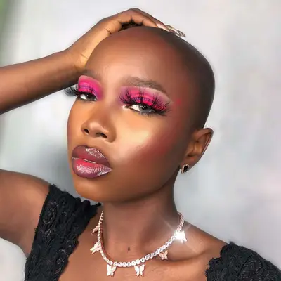 Woman with blue eyes and a pink and purple eyeshadow look.