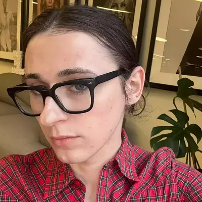 Zizi Strater trying out the Glow Recipe Watermelon Glow Niacinamide Hue Drops