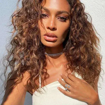 Joan Smalls wears a sculpted summer makeup look with soft contouring