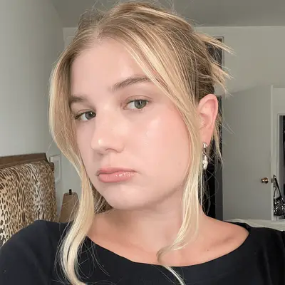 MYM Beauty editor wearing One/Size founfation