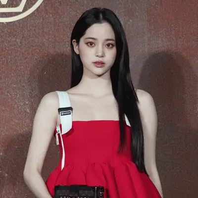 Ouyang Nana wearing vampy makeup