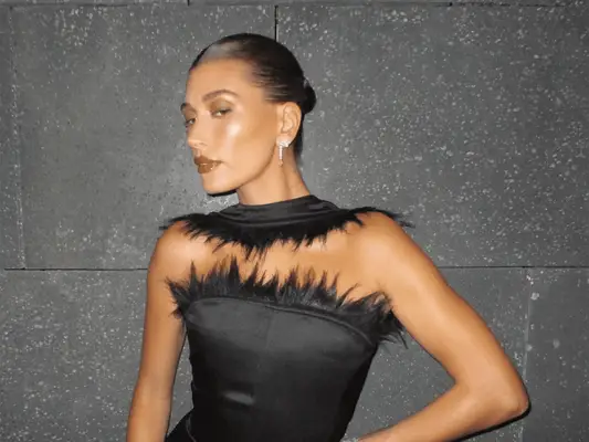 As maiores tendências de maquiagem do outono de 2024 incluem delineador de garotas de festa e o retorno do marcador