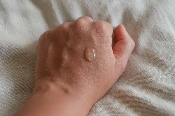 Milk Hydrogrip primer swatch