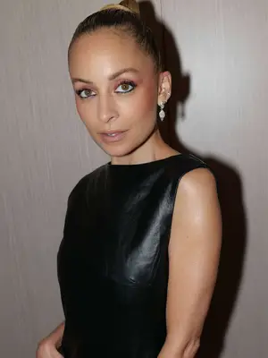 nicole richie in black dress
