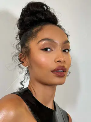 yara shahidi with high bun