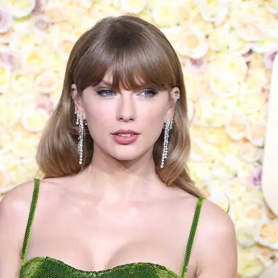 Taylor Swift at 81st Annual Golden Globe Awards with a pink lip and minimal eye makeup