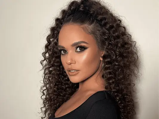 actress madison pettis wearing black eyeliner
