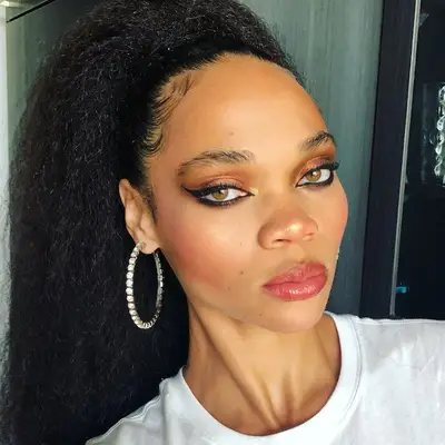 Gold Eyeshadow Looks Smoky Chavi St. Hill