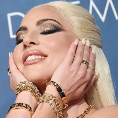 Gold Eyeshadow Looks Glitter Lady Gaga