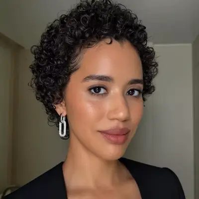 woman with subtle smokey eye