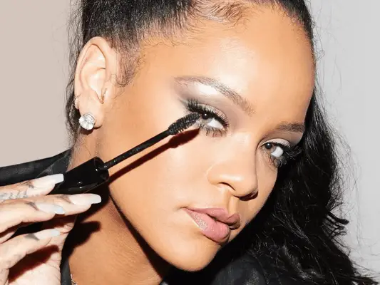 Comment choisir un mascara en fonction de la couleur de vos yeux, selon un maquilleur