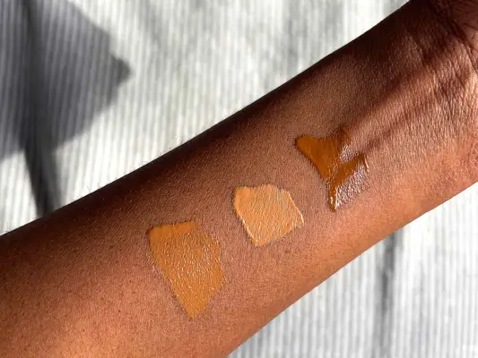 Próbowałem ulubionego korektora Hailey Biebera - natychmiast dał mi błyszczącą, promienną skórę