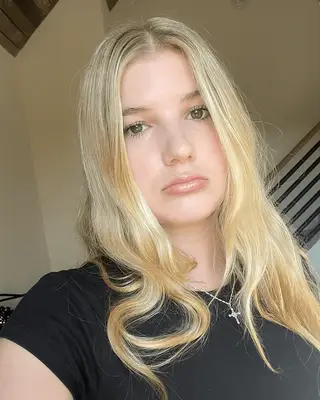 Bella wearing the Tarte Maracuja Concealer