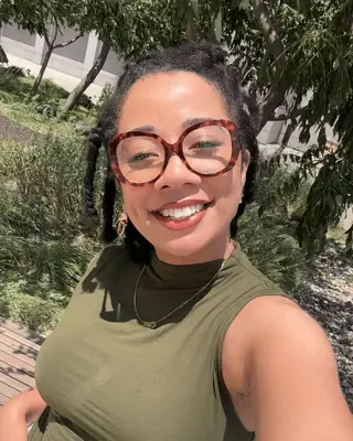 Eden wearing the Tarte Creamy Maracuja Concealer